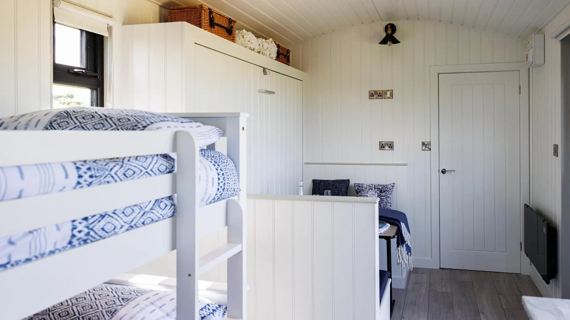 Quarterlands Glamping, Shepherds Hut Bramble Crawfordsburn 0*,